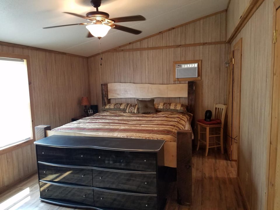 The Sandstone - A 3BR, 2BA Deluxe Log Cabin Cabin in West Virginia