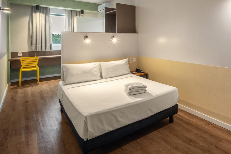 Bed, Bedroom, Area and facilities