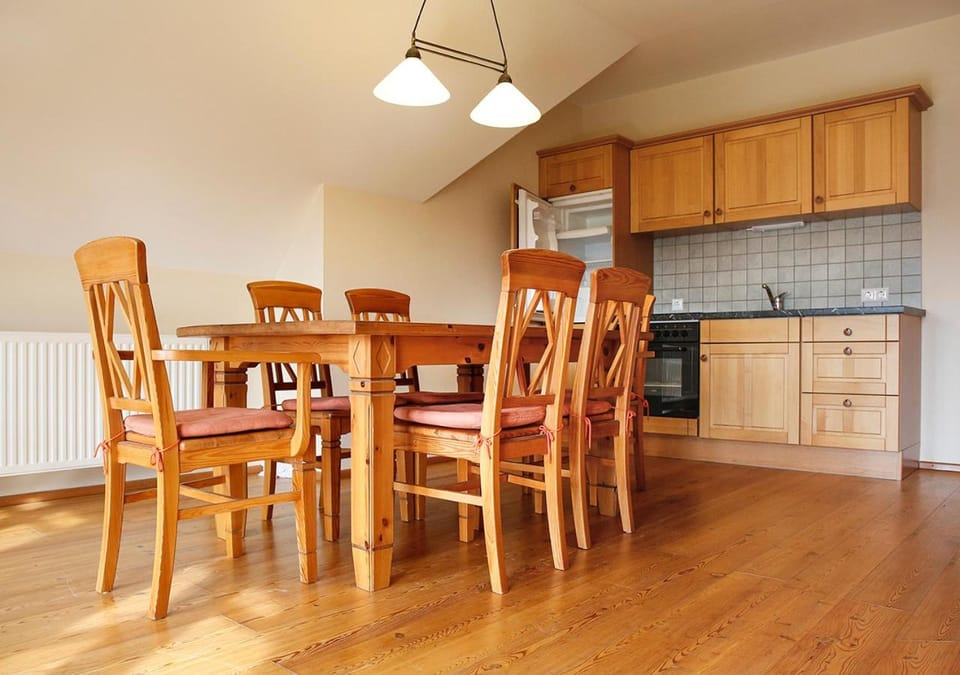 Kitchen or kitchenette, Decorative detail, Dining area, Family, stove