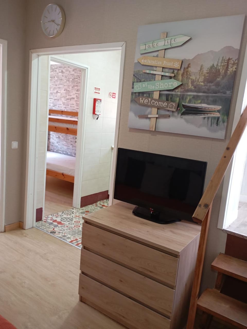 Communal lounge/ TV room, Bed, TV and multimedia, Bedroom