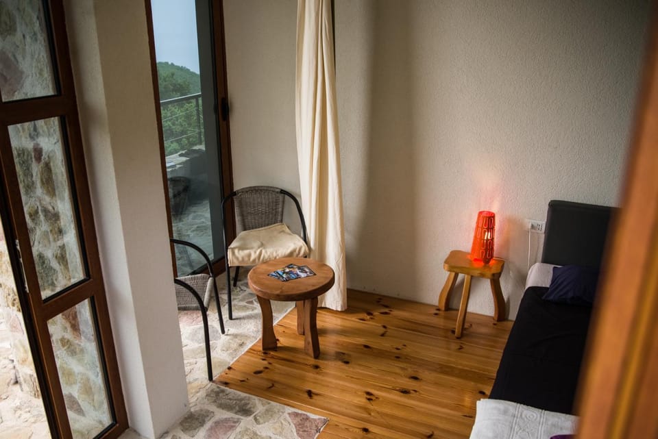 Bed, Decorative detail, Seating area, Bedroom