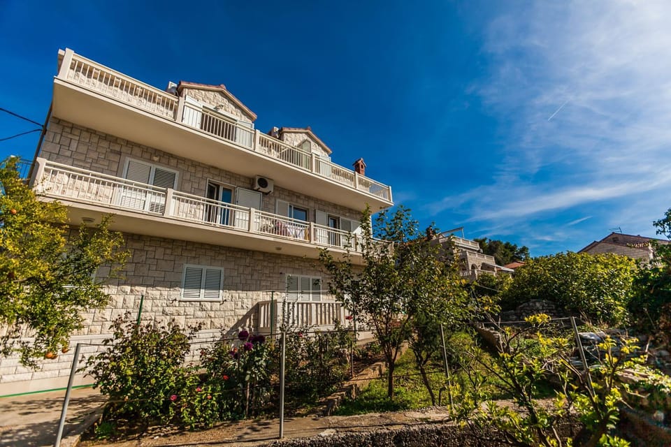 Property building, Facade/entrance, Balcony/Terrace, Area and facilities