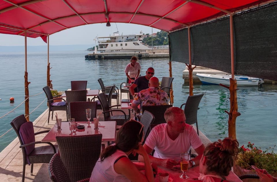 Restaurant/places to eat, Area and facilities