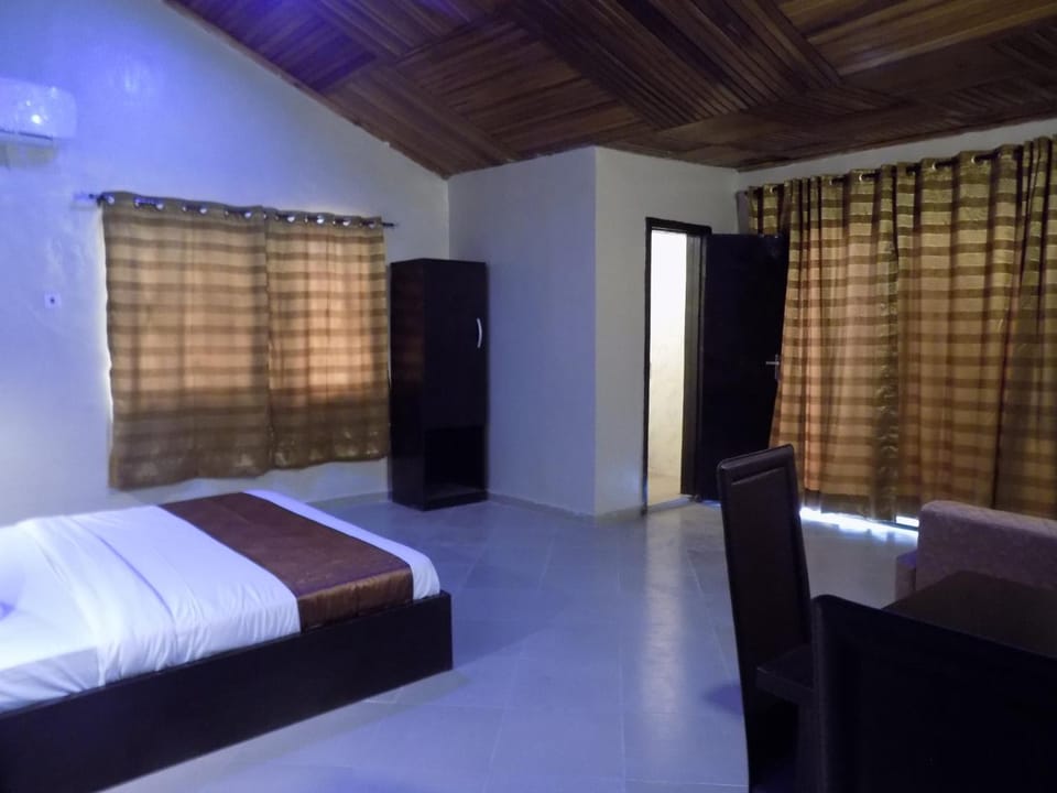 Photo of the whole room, Bedroom