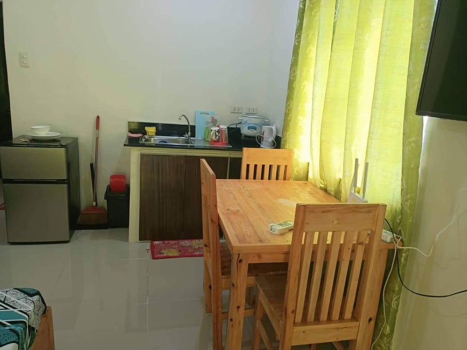 Condo Transient Near NAIA Airport T1234 with Unlimited WIFI v1 Apartment in Paranaque