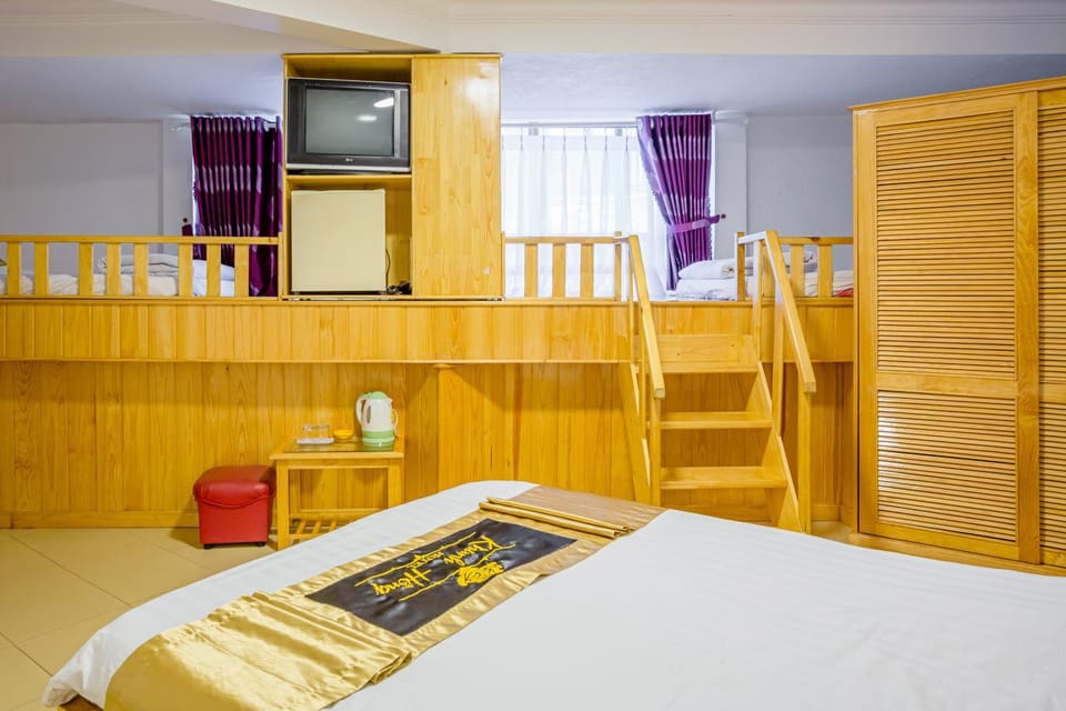 Communal lounge/ TV room, Bed, TV and multimedia, Evening entertainment, Bedroom, bunk bed, minibar, wardrobe