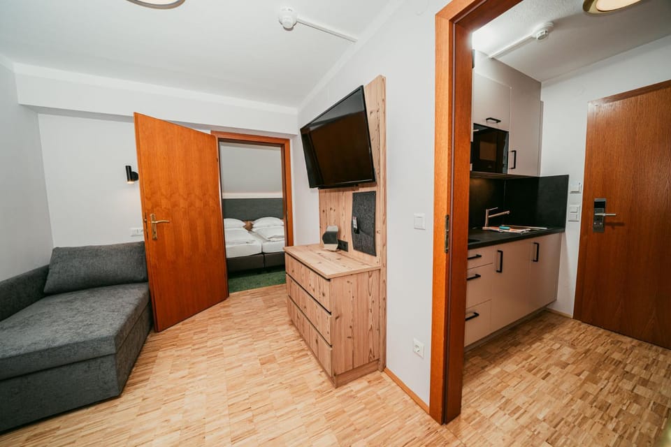 Kitchen or kitchenette, Living room, Bedroom, minibar