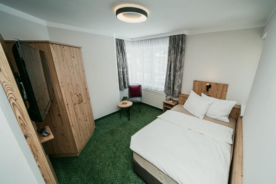 Bed, Seating area, Bedroom, wardrobe