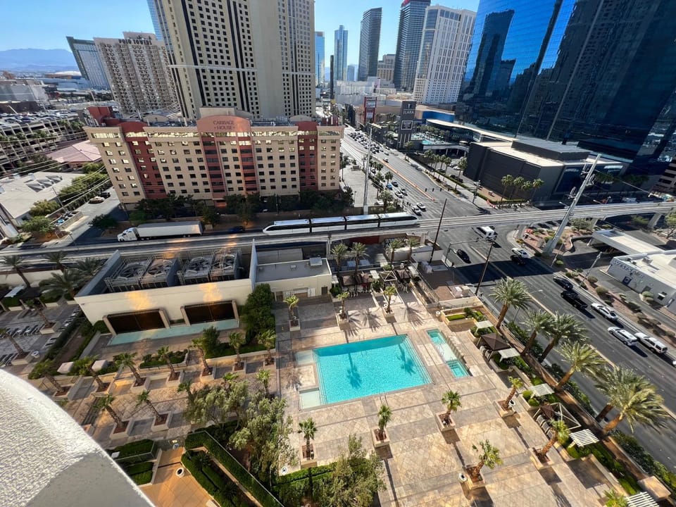 Luxury Studio MGM Signature, Great Location, Lazy River, No Resort Fees Apartment in Las Vegas Strip