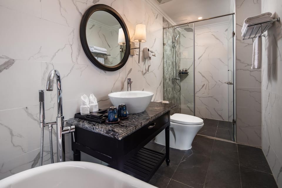 Toilet, Bathroom, towels