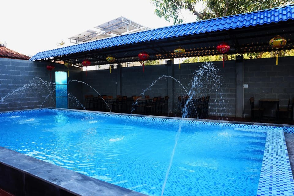 Restaurant/places to eat, Day, Lake view, Pool view, Swimming pool, Swimming pool