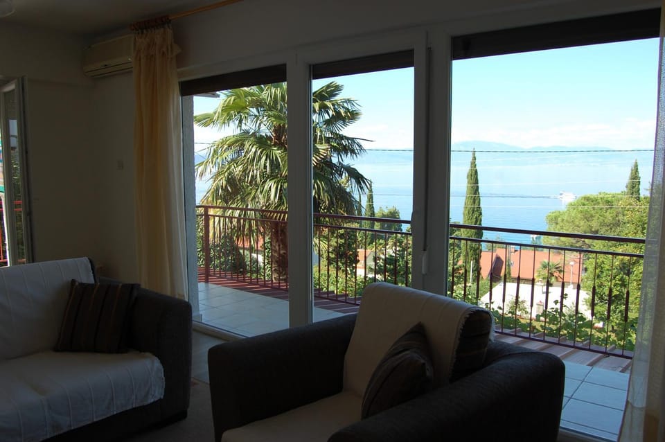 Day, Natural landscape, View (from property/room), Balcony/Terrace, Living room, Seating area, Sea view