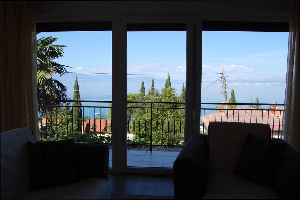 Day, Natural landscape, View (from property/room), Balcony/Terrace, Living room, Seating area, Mountain view, Sea view