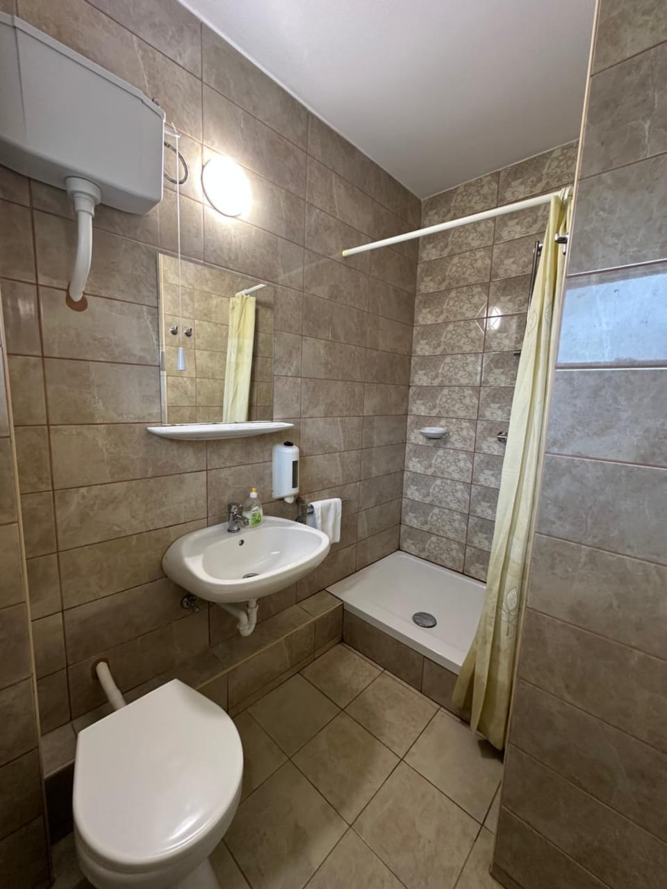Shower, Toilet, Bathroom, towels