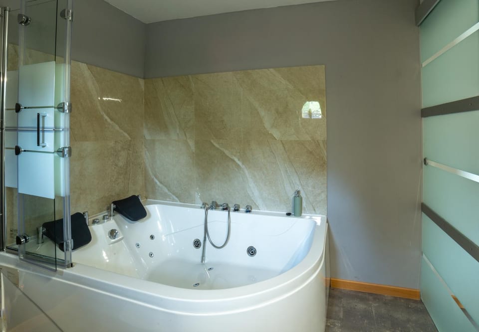 Bathroom, Spa and wellness centre/facilities, Bath