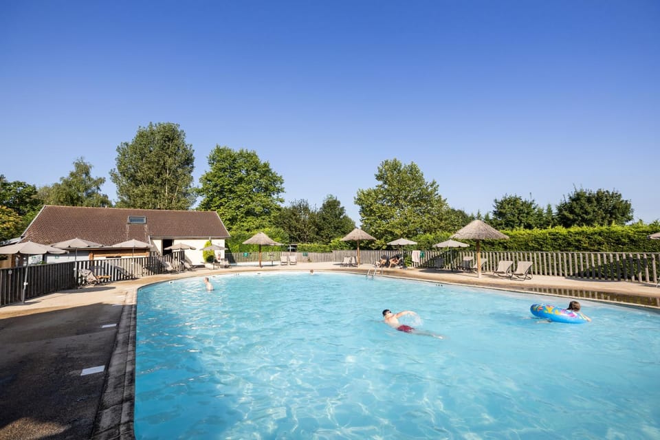 Day, Swimming pool, sunbed