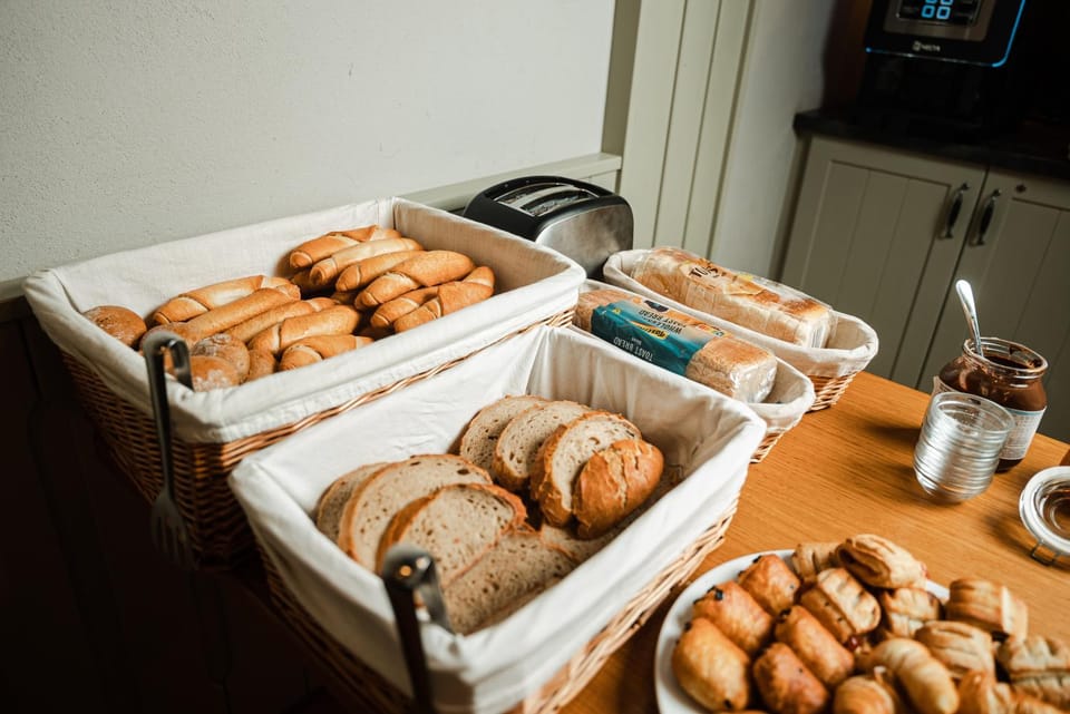 Food and drinks, Food, Breakfast, Continental breakfast
