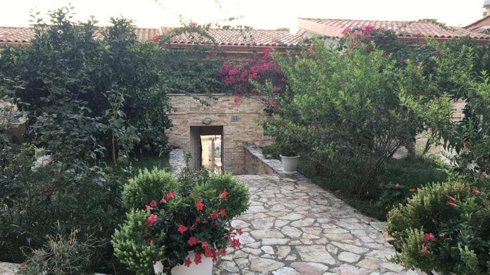 Facade/entrance, Garden