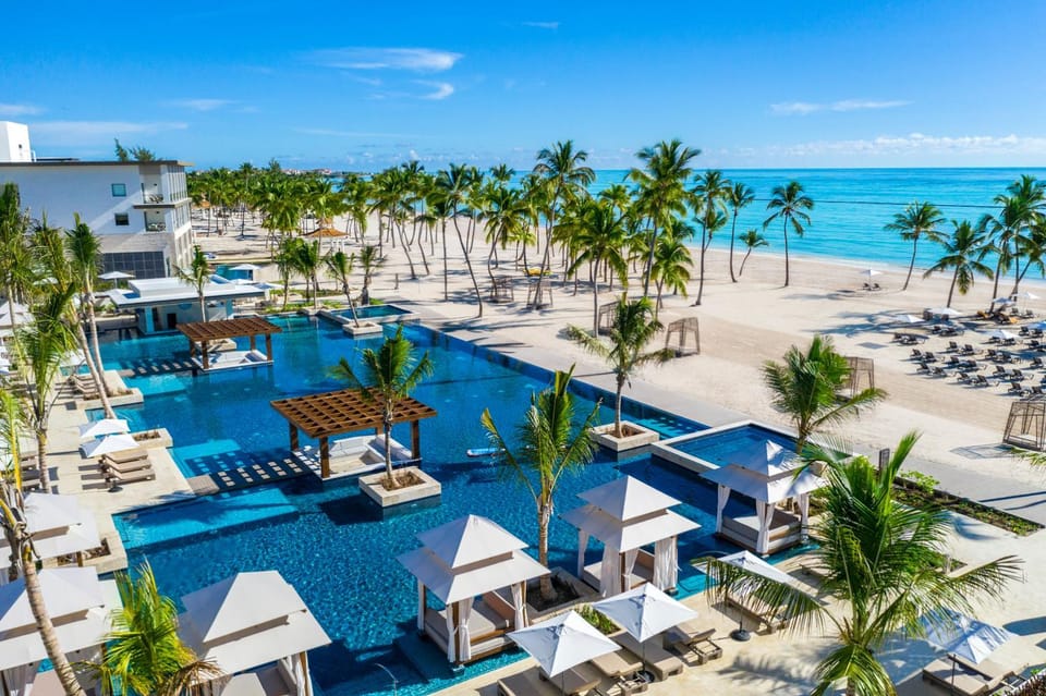 Beach, Swimming pool, Swimming pool