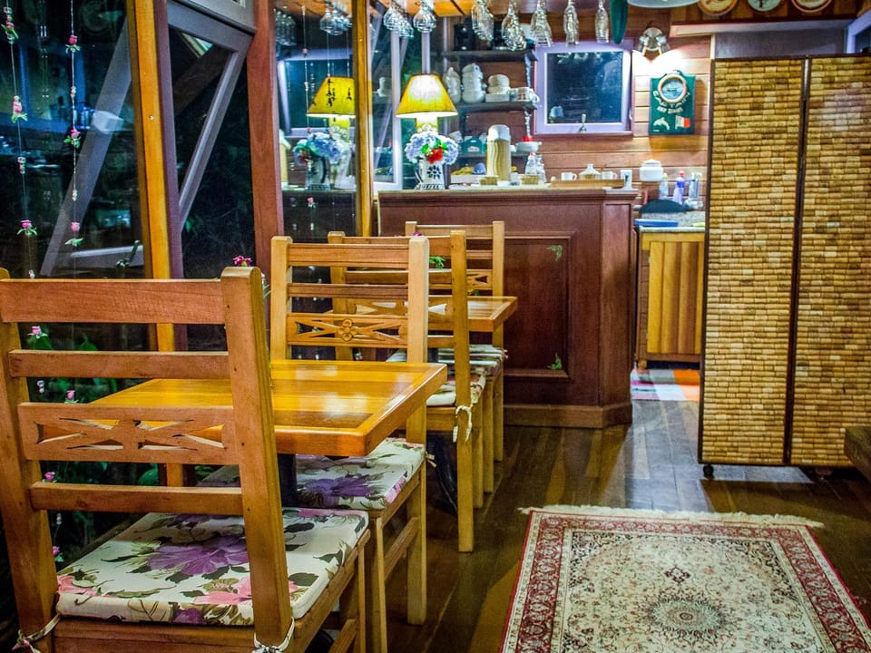 Restaurant/places to eat, Coffee/tea facilities