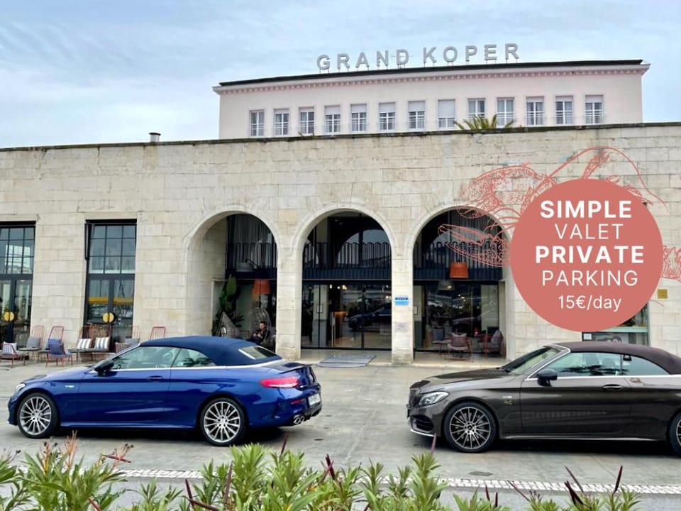 Facade/entrance, Parking