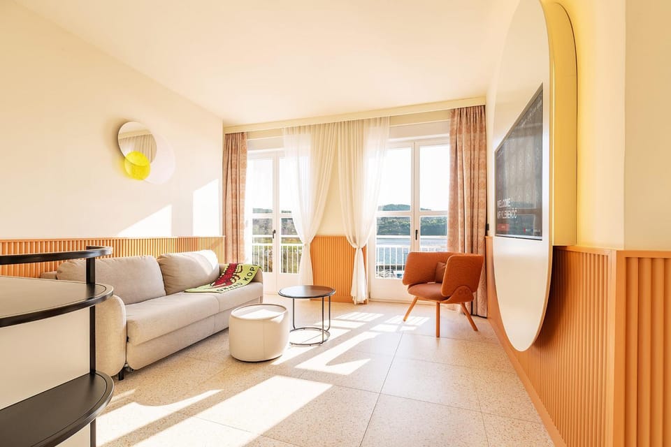 TV and multimedia, View (from property/room), Living room, Decorative detail, Sea view, air conditioner