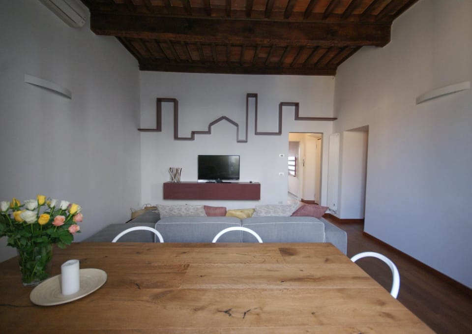 Tabacchi Luxury apartment in Lucca historical center near toll Parking Apartment in Capannori