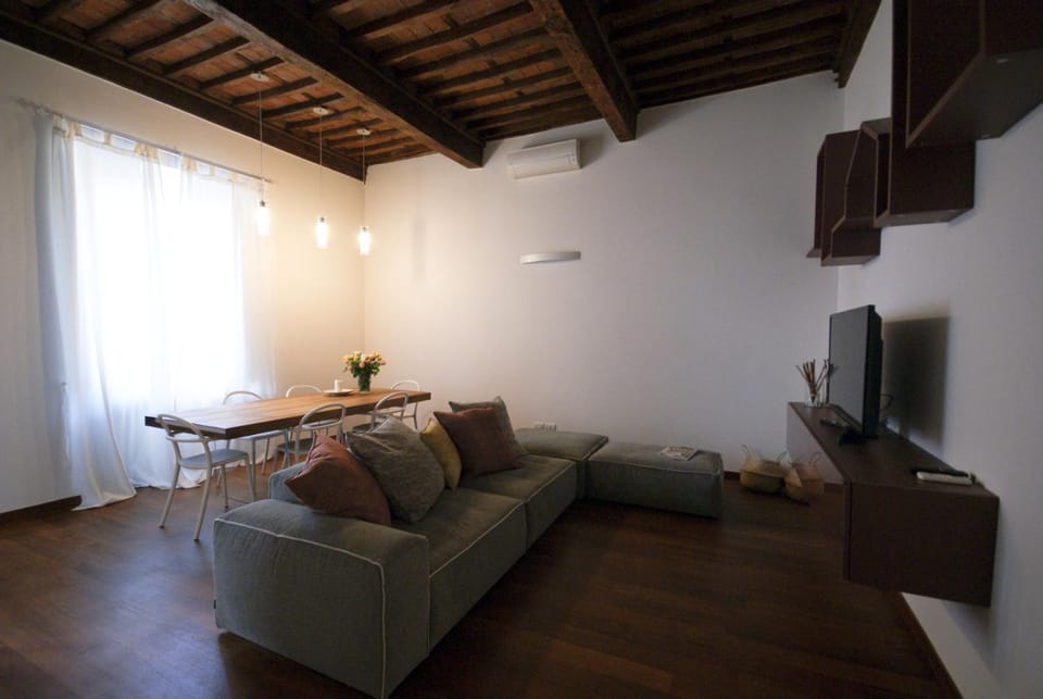 Tabacchi Luxury apartment in Lucca historical center near toll Parking Apartment in Capannori