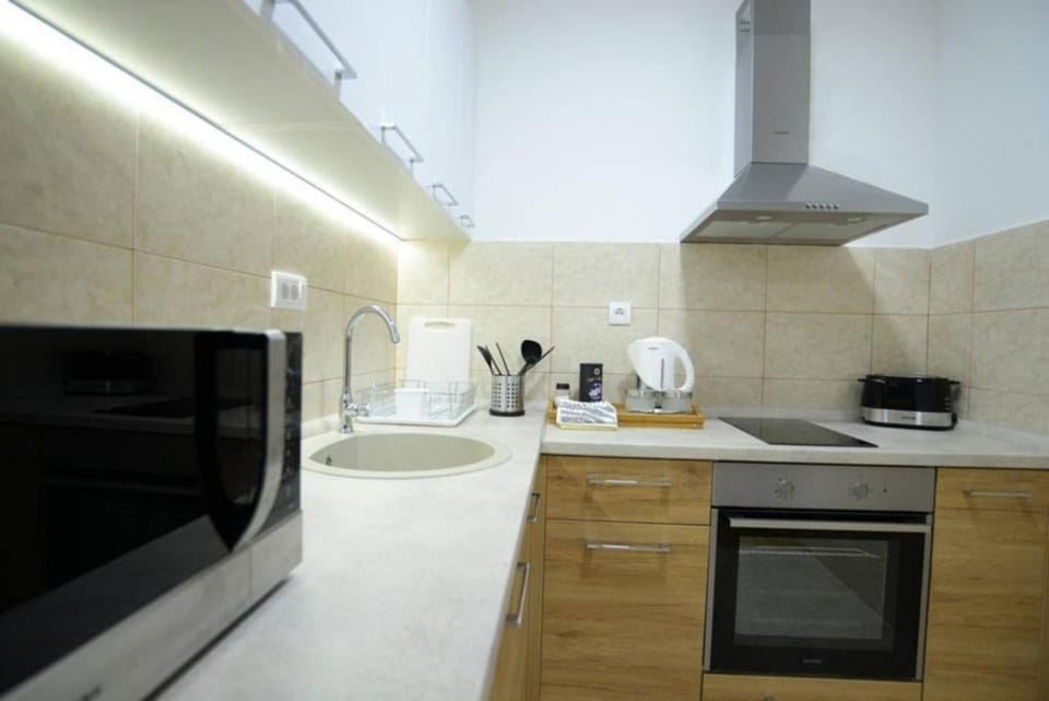 Kitchen or kitchenette, Communal kitchen