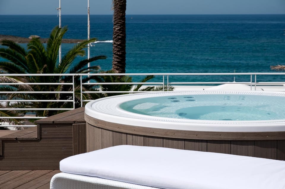Day, Summer, Hot Tub, Balcony/Terrace