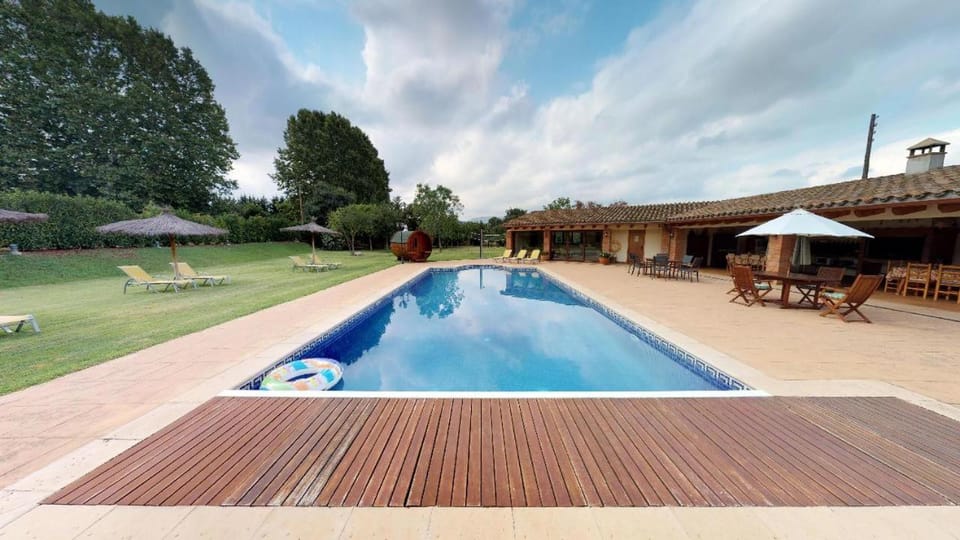 On site, Swimming pool, Swimming pool