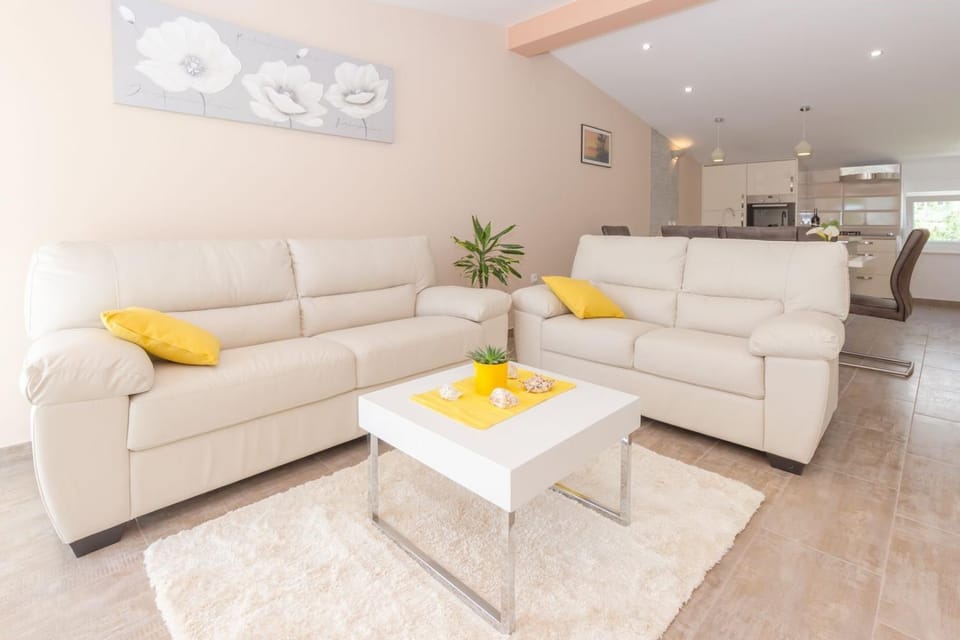 Kitchen or kitchenette, Living room, Dining area, air conditioner