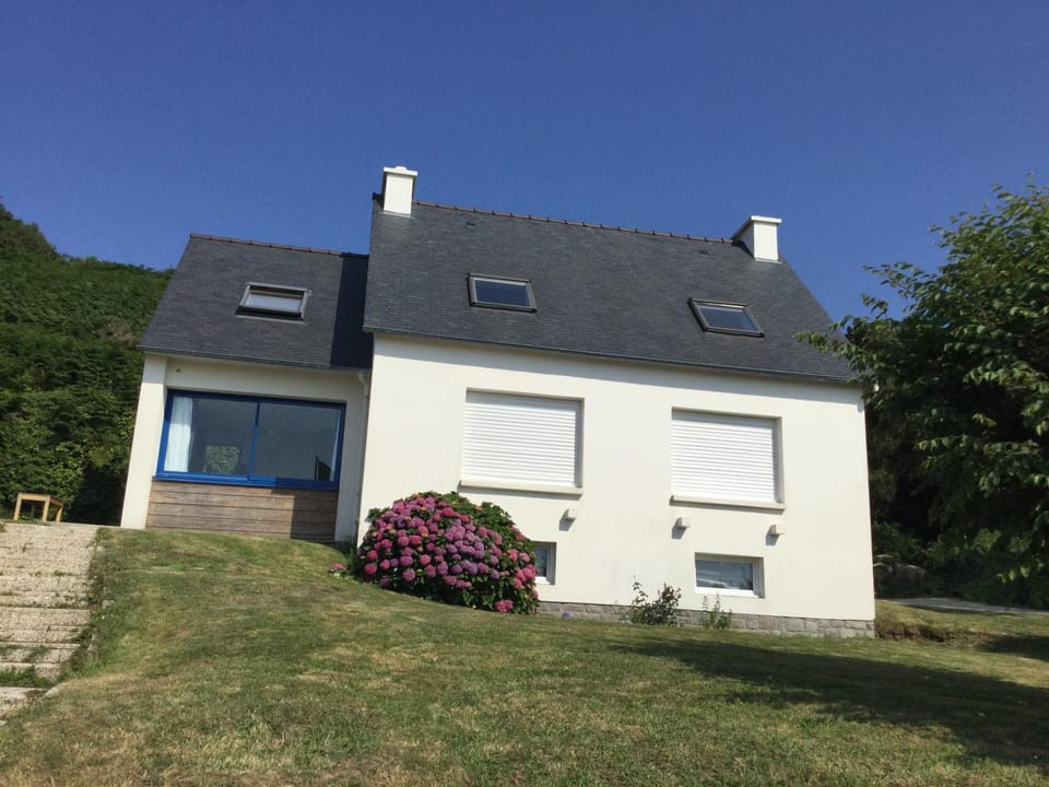 LA MAISON DE LA PLAGE BEG LEGUER House in Lannion