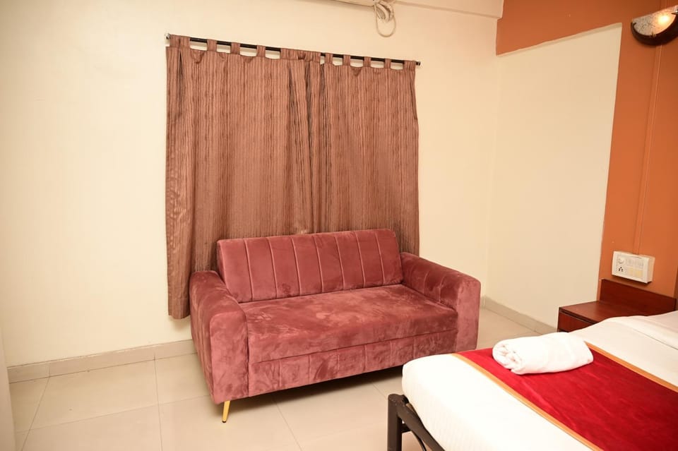 HMR Hotels - Hotel HMR Royal Inn Hotel in Pune
