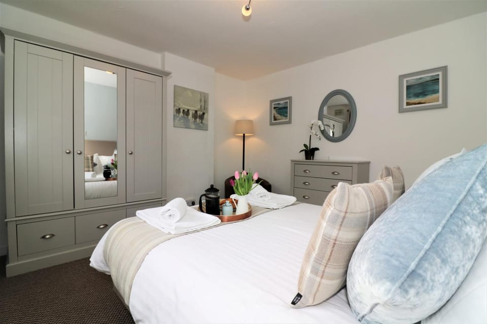 Bed, Bedroom, wardrobe