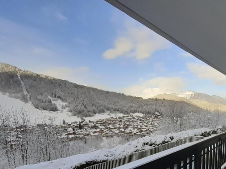 Balcony/Terrace, Mountain view