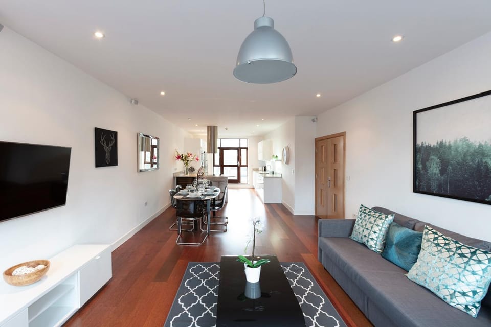 Hampden Apartments - The Charles Apartment in Windsor