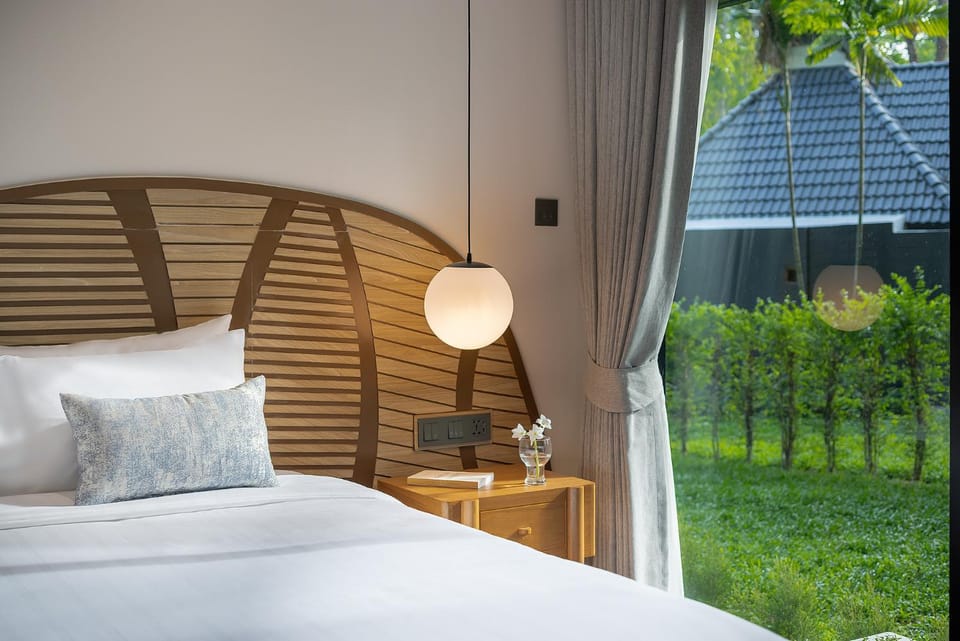 Bed, Bedroom, Garden view