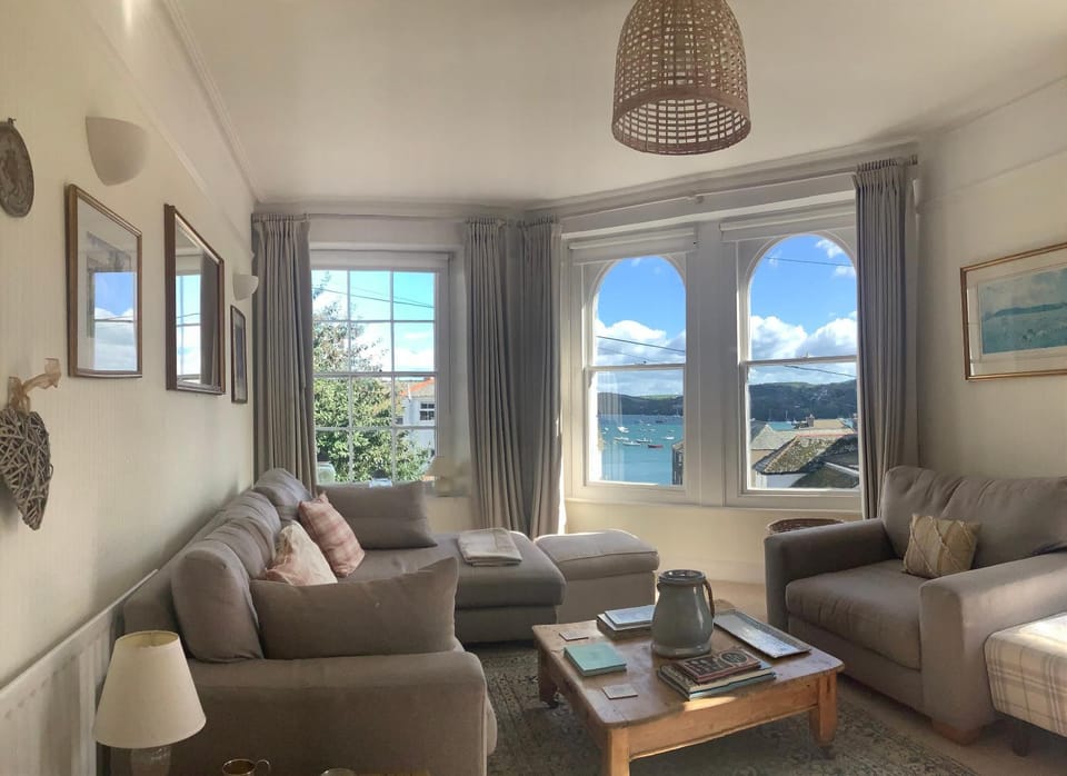 The Old Post Office - Parking Available - 75 meters Estuary House in Salcombe