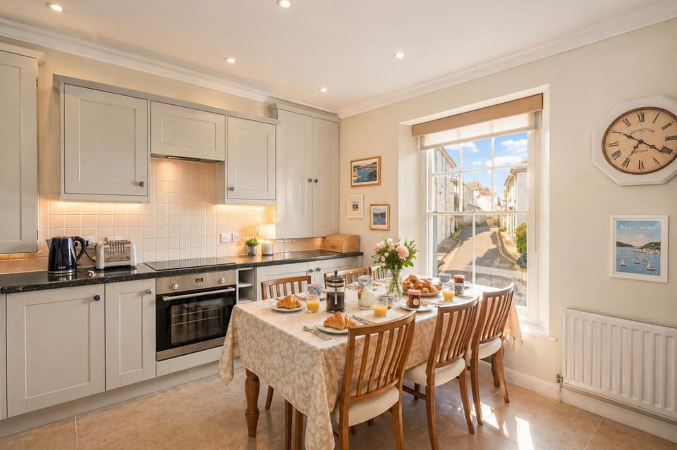 The Old Post Office - Parking Available - 75 meters Estuary House in Salcombe