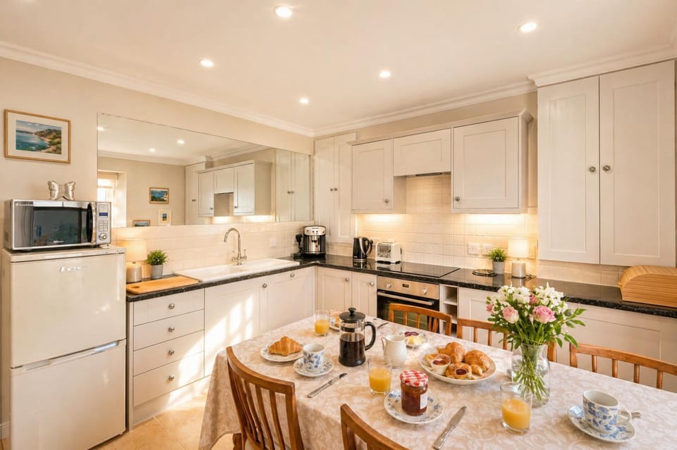 The Old Post Office - Parking Available - 75 meters Estuary House in Salcombe