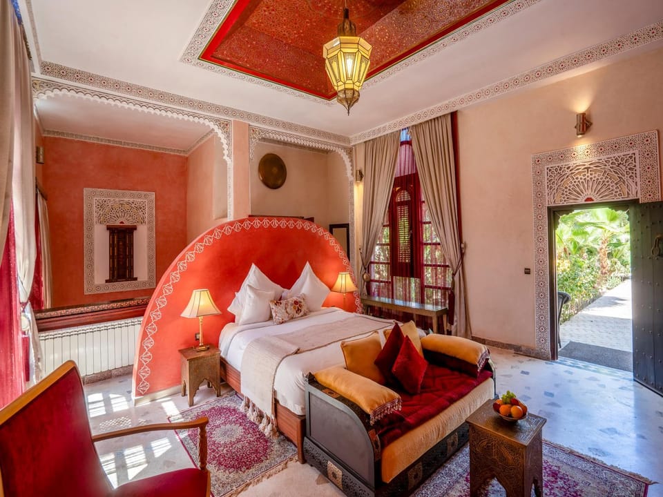 Bed, Photo of the whole room, Seating area, Bedroom