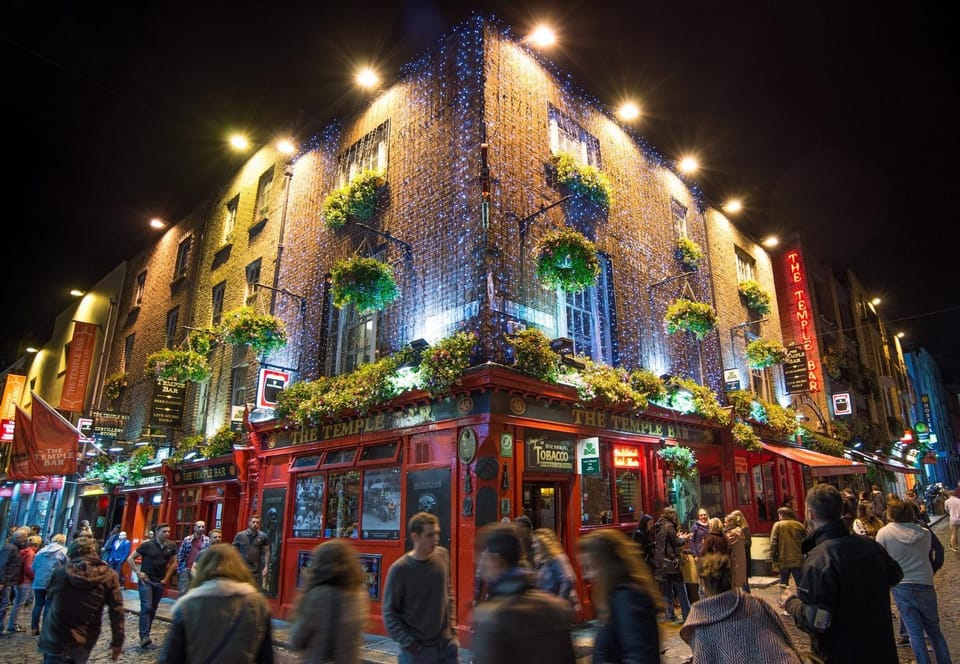 Nearby landmark, Restaurant/places to eat, Off site, Neighbourhood, Area and facilities