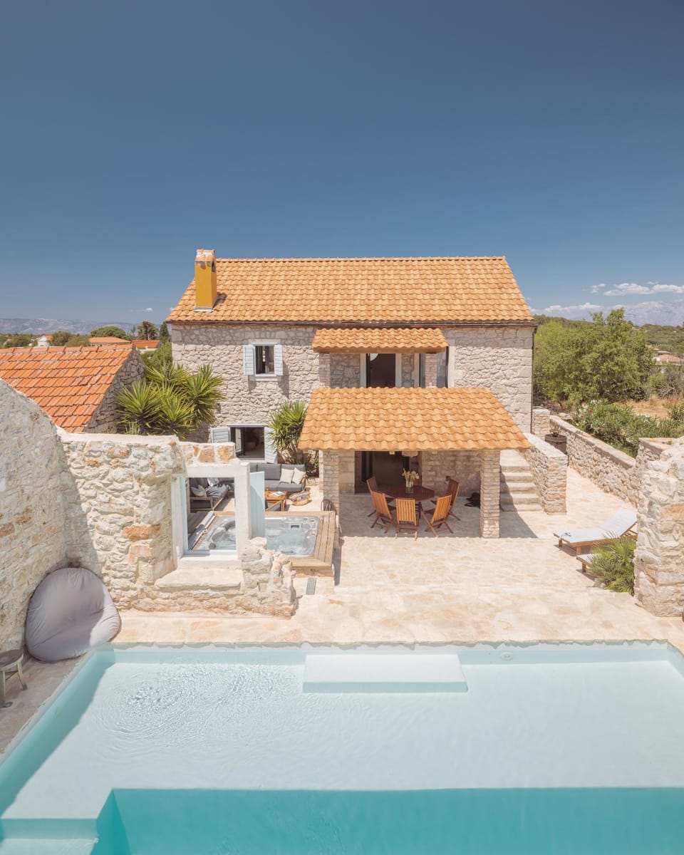 Property building, Day, Swimming pool