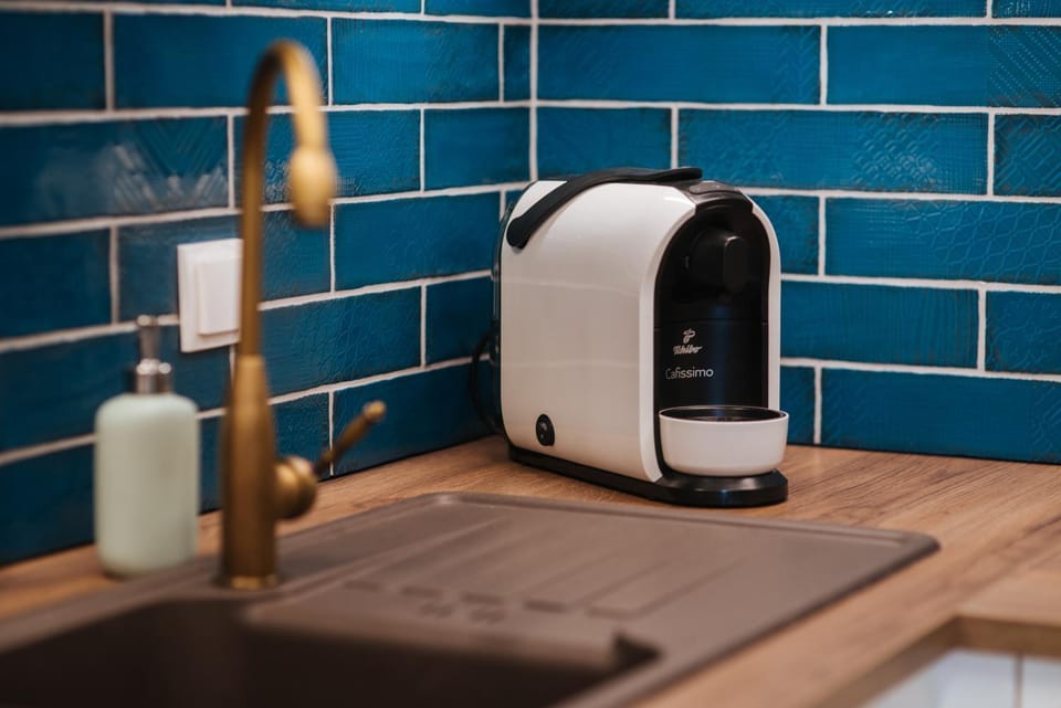 Coffee/tea facilities, Kitchen or kitchenette, Photo of the whole room, Decorative detail