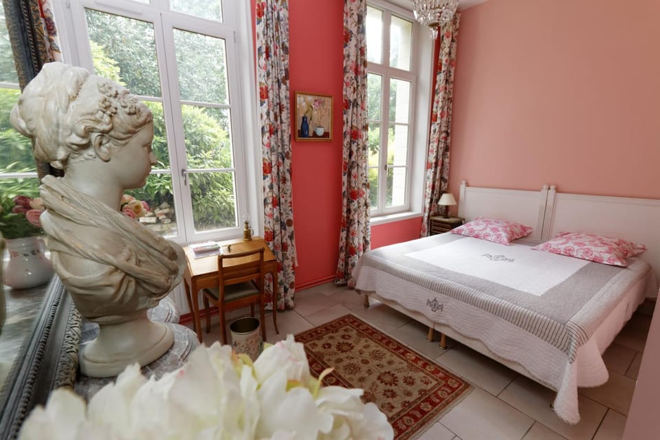 Bed, Photo of the whole room