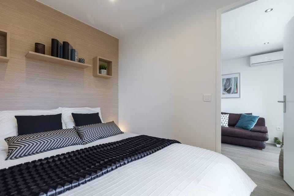 Bed, Photo of the whole room, Bedroom