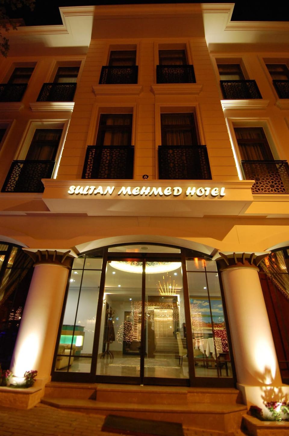 Facade/entrance