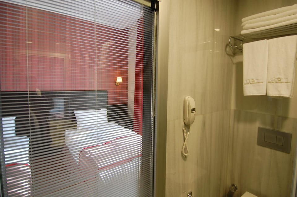 Bed, Bathroom