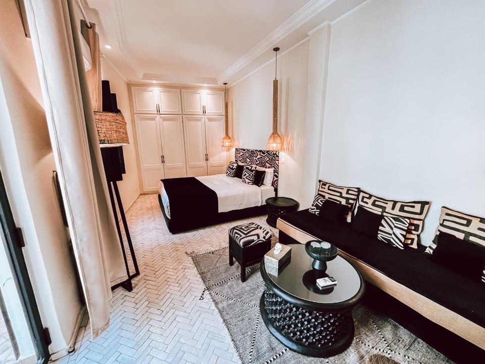Living room, Photo of the whole room, Bedroom